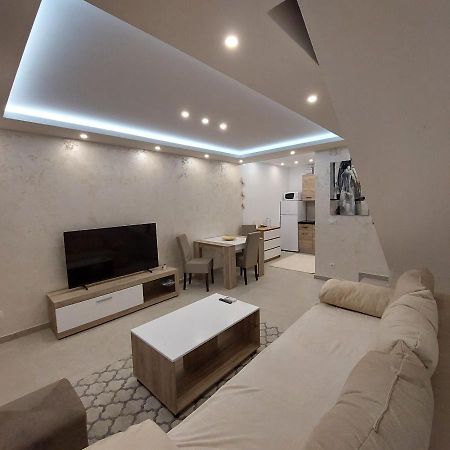 Apartman Lux Jelena Surcin Экстерьер фото