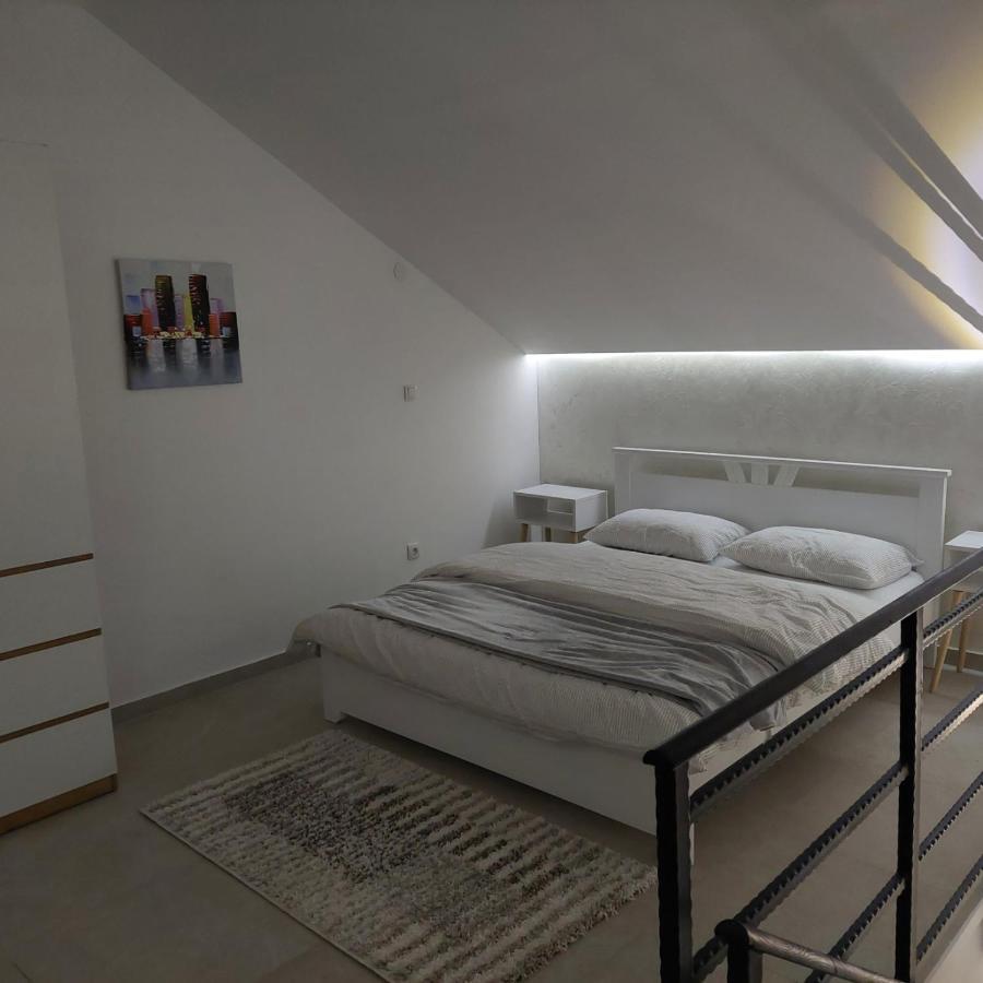 Apartman Lux Jelena Surcin Экстерьер фото